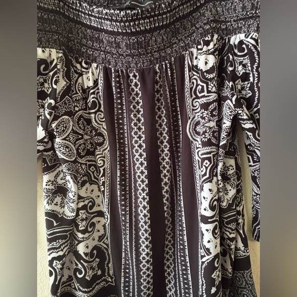 INC International Concepts Black and White Patterned Blouse - Picture 6 of 6